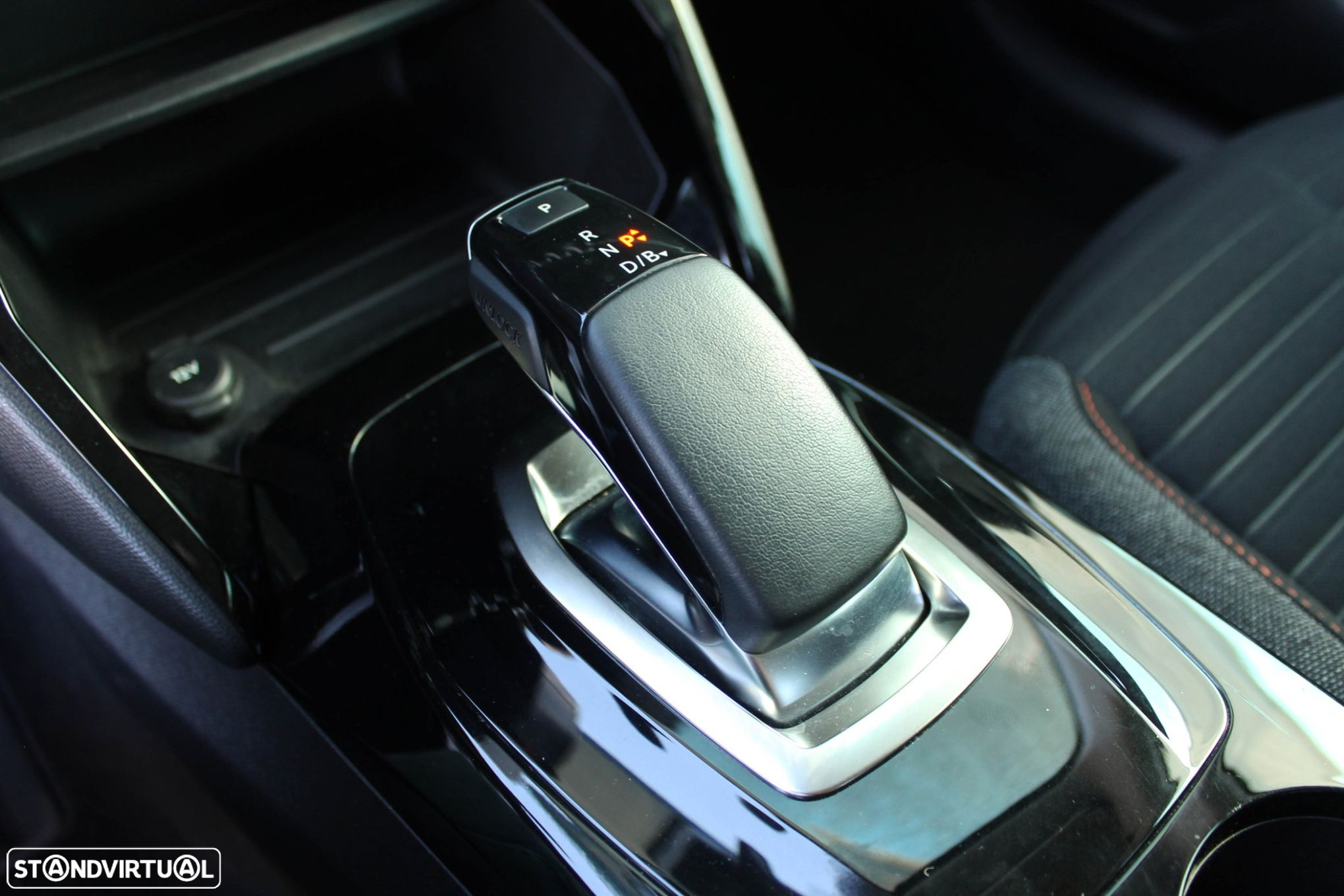 Peugeot 208 Elektromotor 136 Business - 24