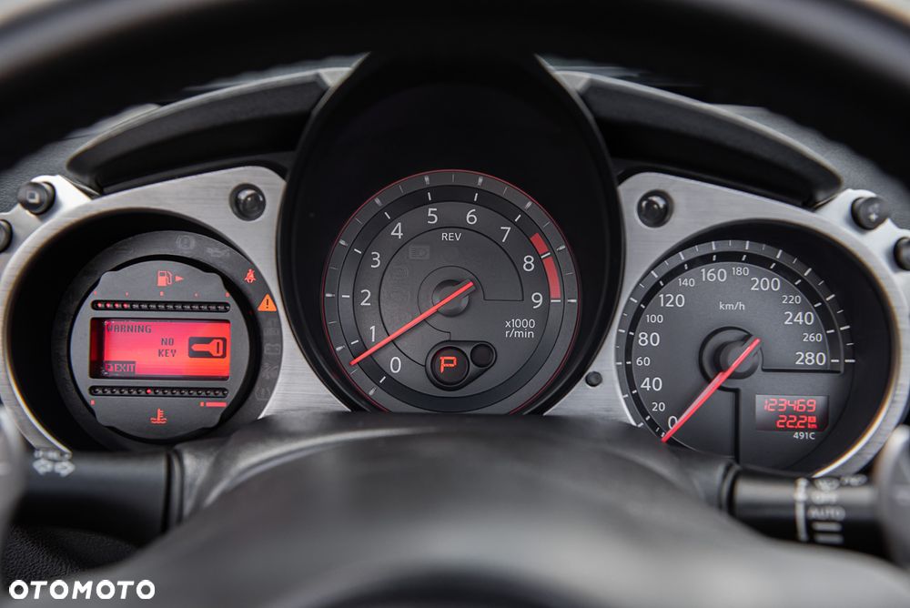 Nissan 370 Z Black Edition - 16