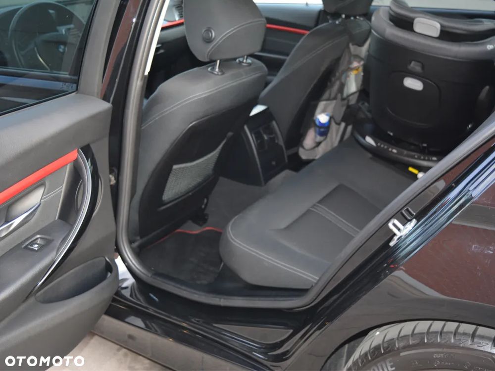 BMW Seria 3 318i Sport Line Shadow - 31