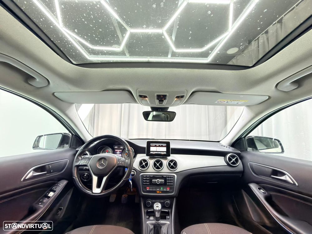 Mercedes-Benz GLA 200 Urban - 11