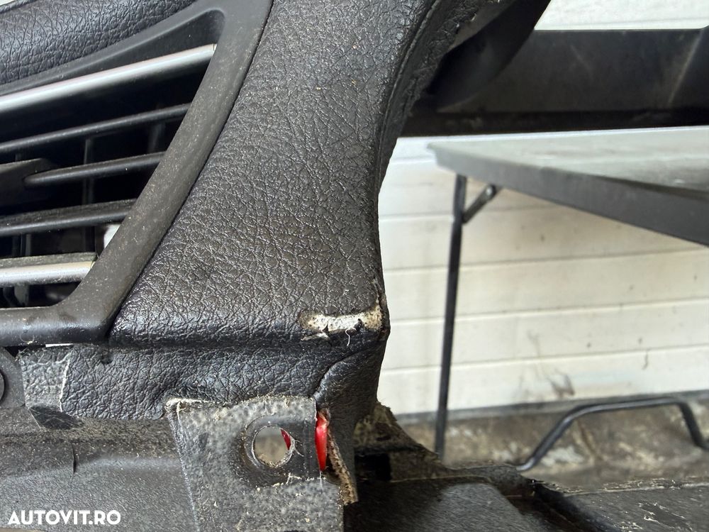 Planșă bord BMW Seria 7 F01 / F02 (cu HUD) - Volan pe stânga LHD Cu un defect - 5