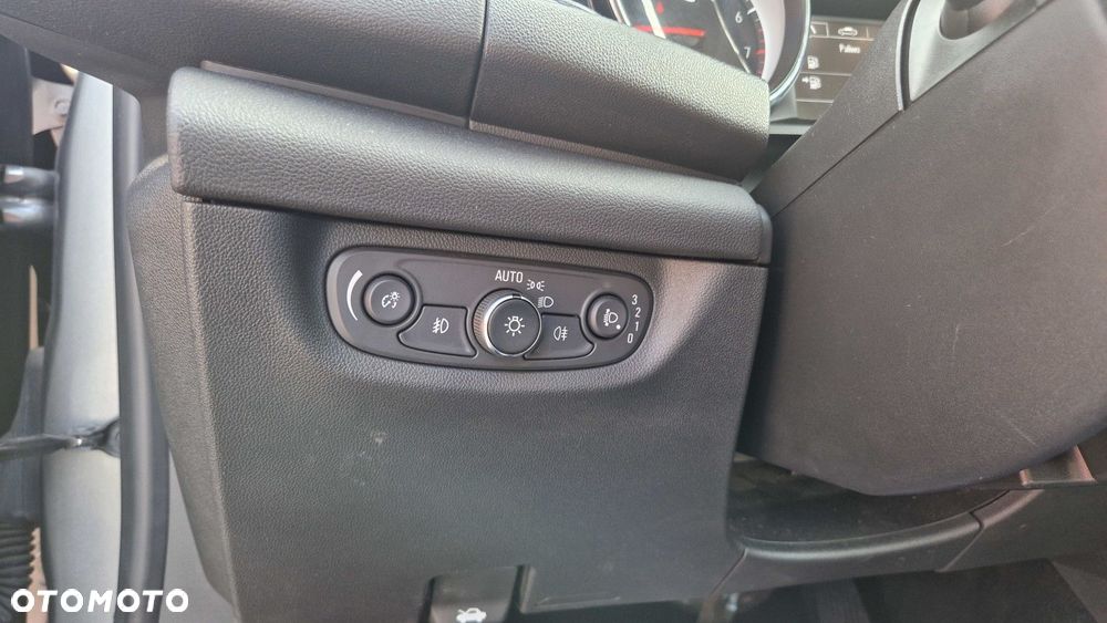 Opel Insignia 1.5 T Enjoy S&S - 28