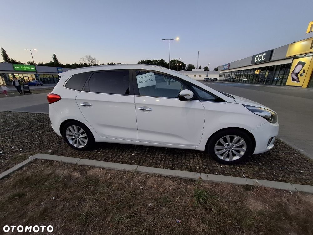 Kia Carens - 4