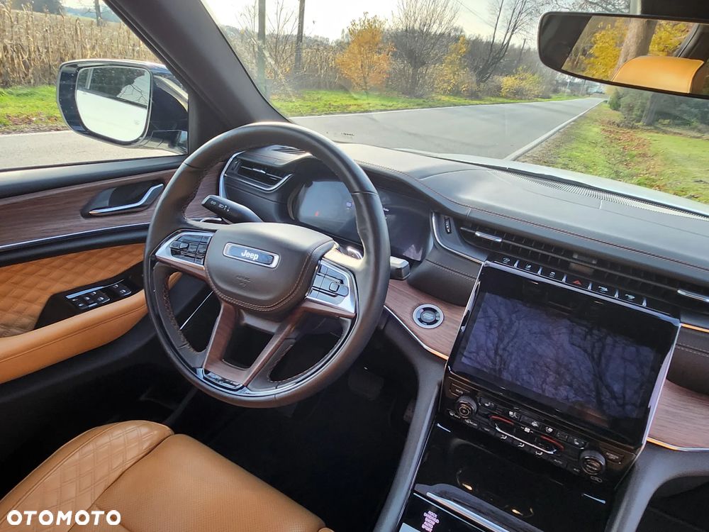 Jeep Grand Cherokee - 12