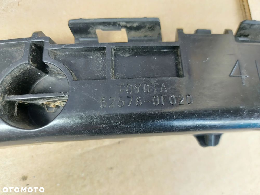 Toyota Verso 09-18 Ślizg Zderzaka Tył Lewy L - 2