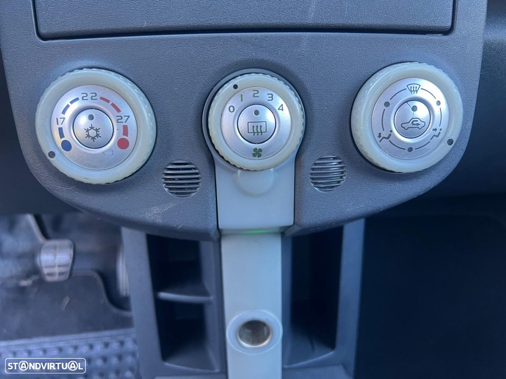 Mitsubishi Colt 1.1 Inform RCD/AC - 12