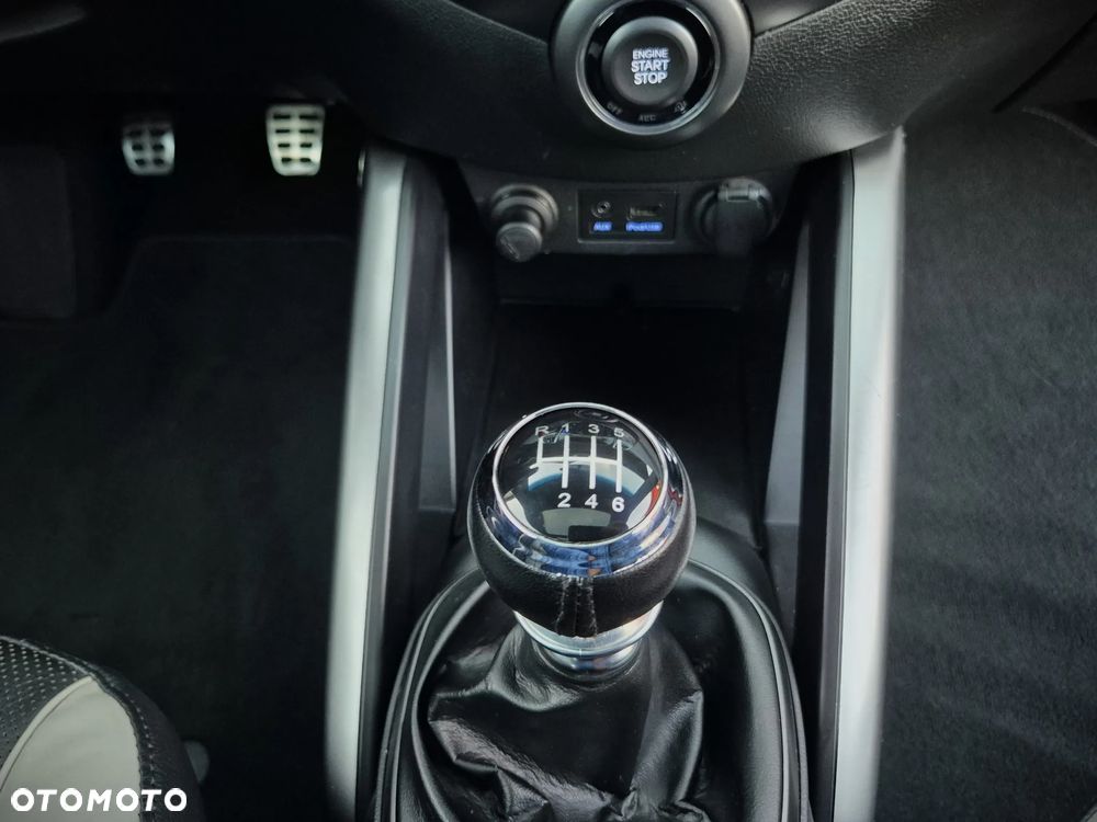 Hyundai Veloster 1.6 Turbo Premium - 36