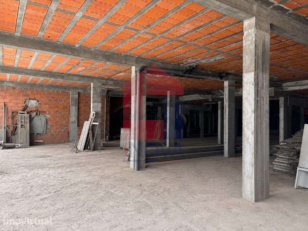 Espaço com 1.070m2 e projeto para 5 apartamentos + armazém | Excelente - Grande imagem: 3/15