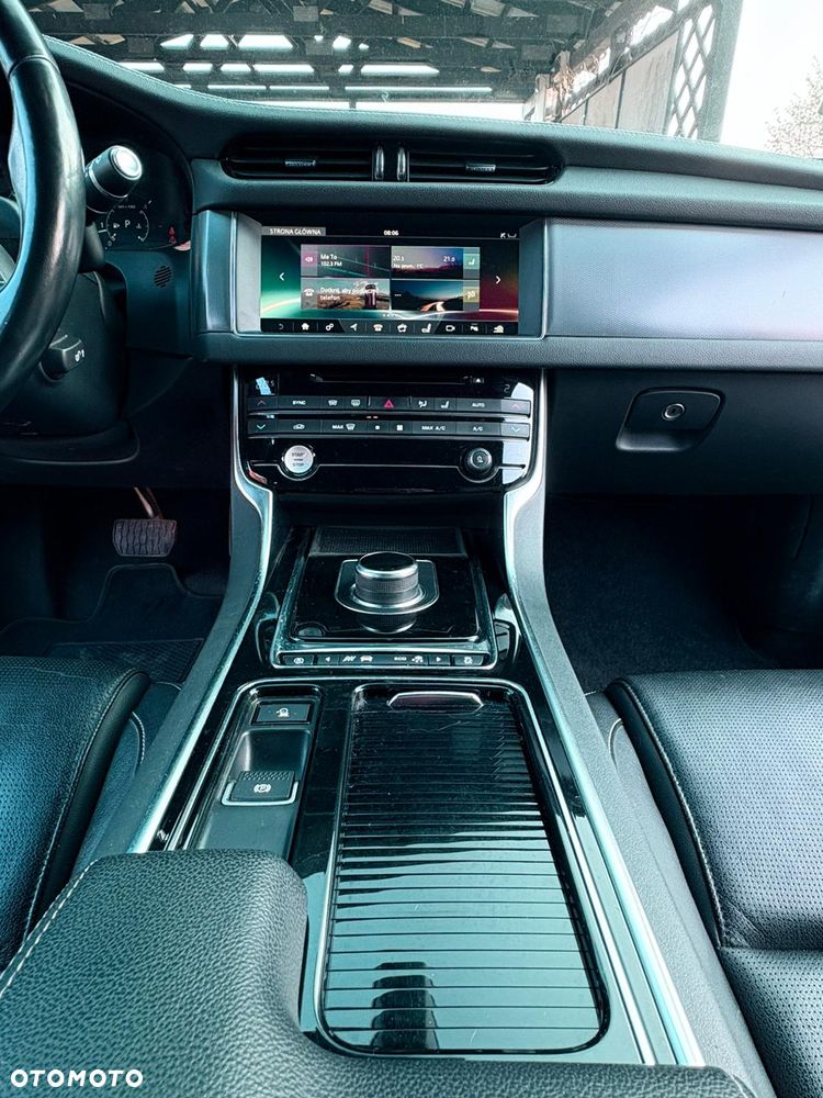 Jaguar XF 2.0 i4D R-Sport - 14