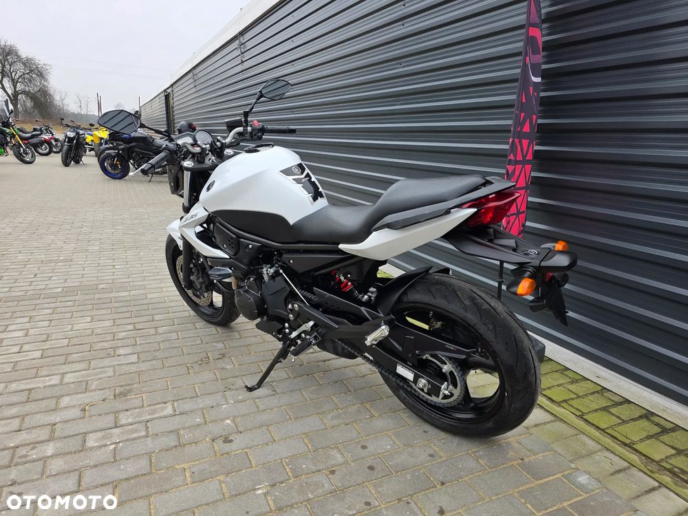 Yamaha XJ - 6