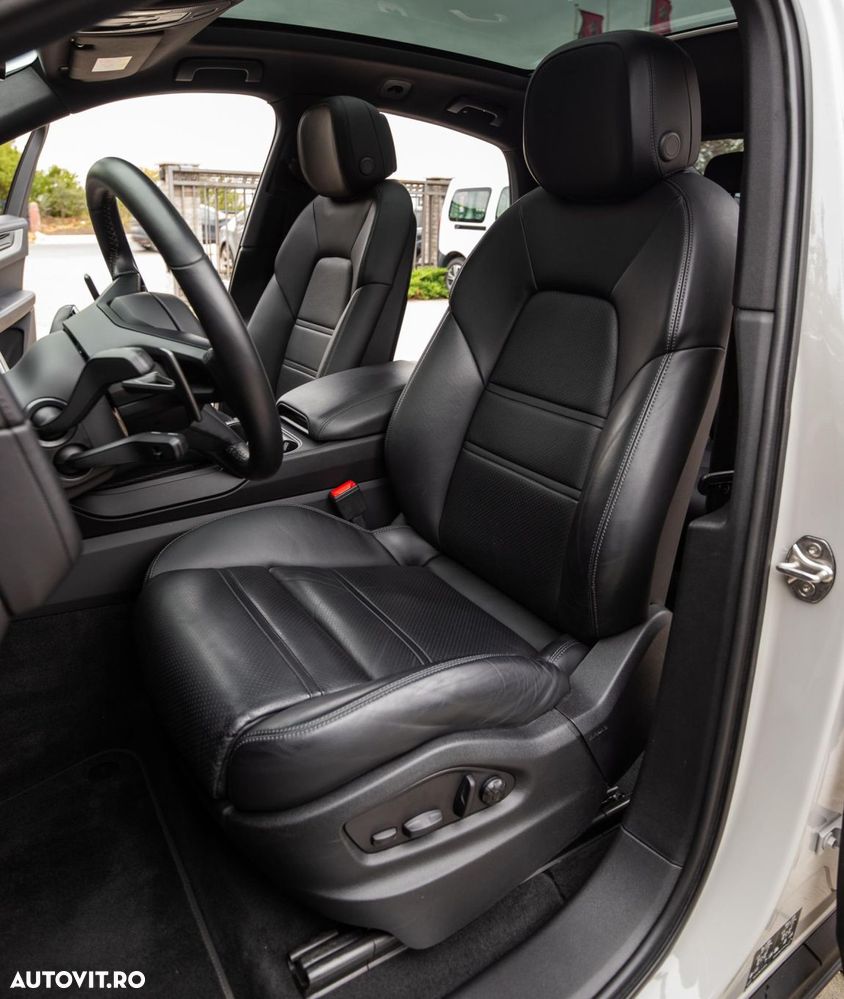 Porsche Cayenne Coupe - 10