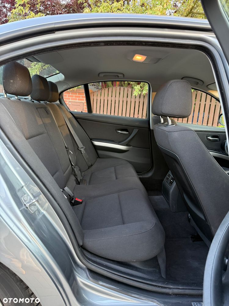 BMW Seria 3 318i - 23