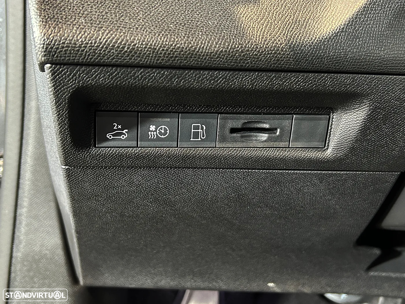 Peugeot 408 1.6 Hybrid GT e-EAT8 - 32