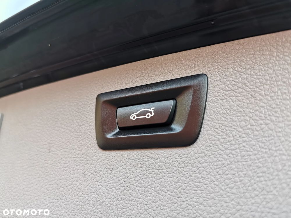 BMW Seria 3 320d xDrive - 38