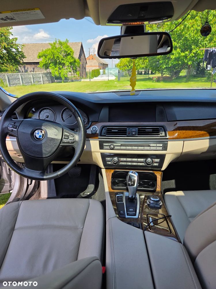BMW Seria 5 528i Luxury Line - 14