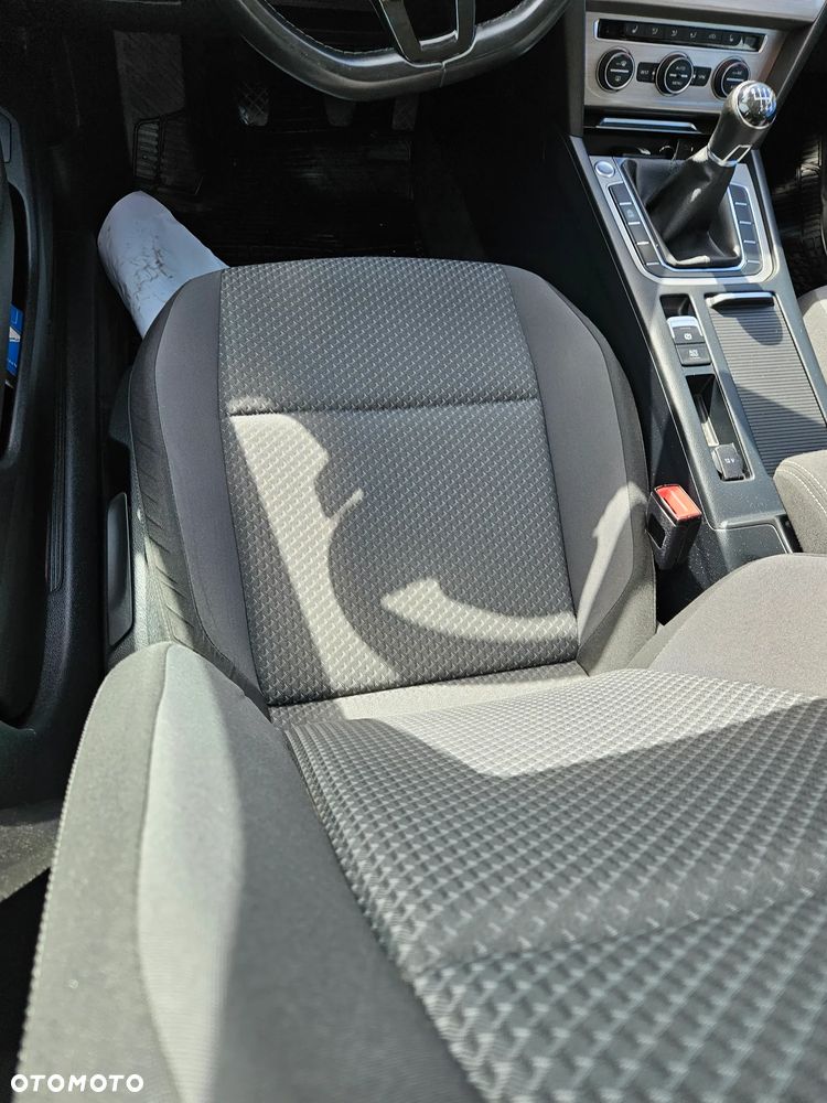 Volkswagen Passat 2.0 TDI SCR Comfortline - 21