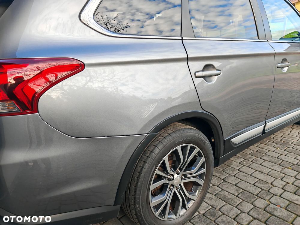 Mitsubishi Outlander 2.0 Instyle + 4WD CVT - 21