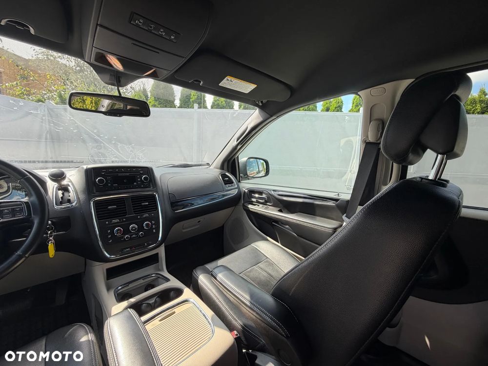 Dodge Caravan - 21