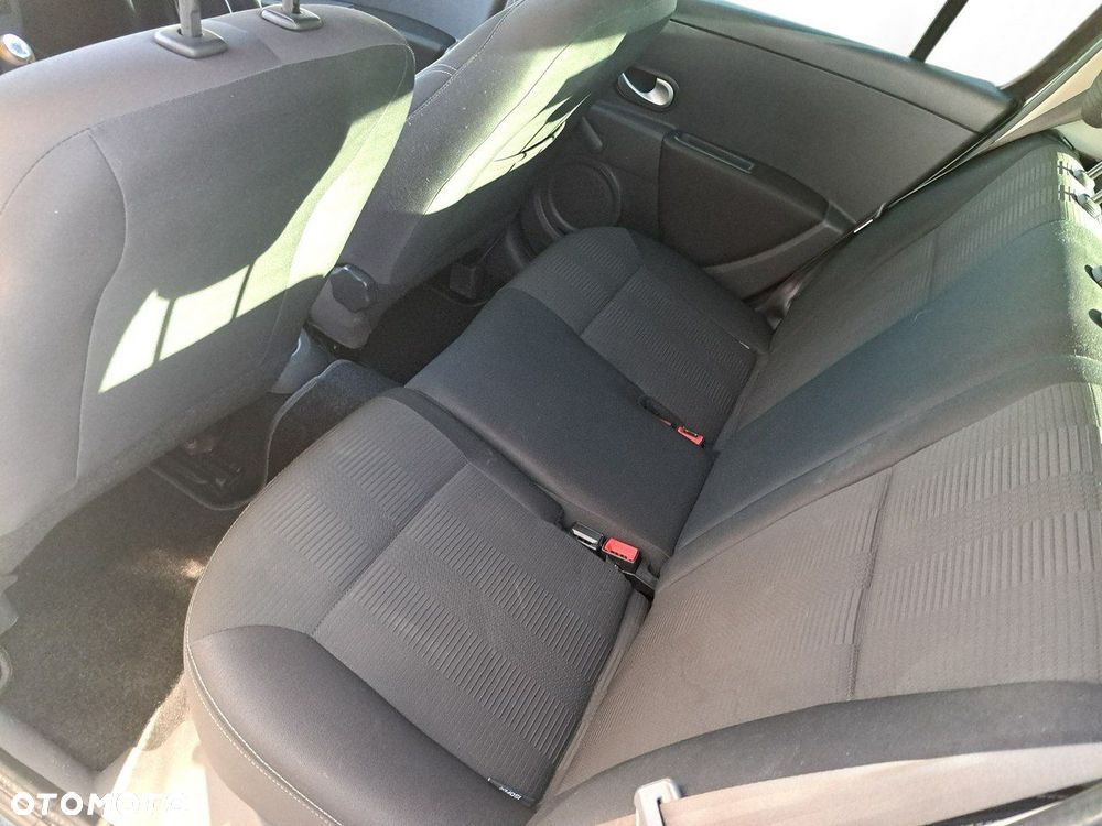 Renault Clio 1.5 dCi Privilege - 16