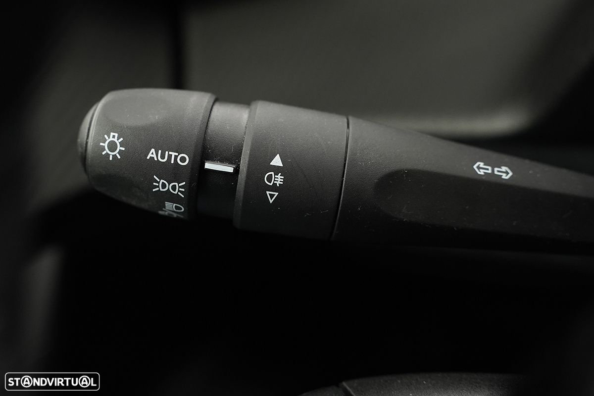 Peugeot 2008 1.2 PureTech Allure - 17