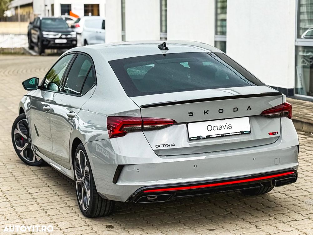 Skoda Octavia 2.0 TSI 265 CP DSG RS - 32