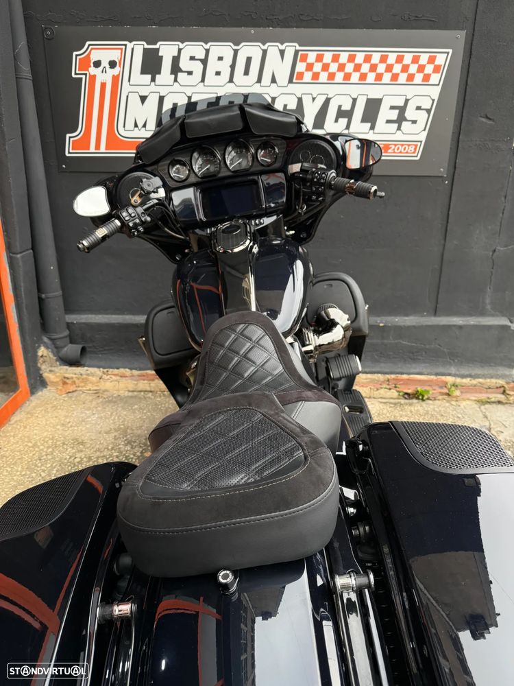 Harley-Davidson FLHXS CVO - 13