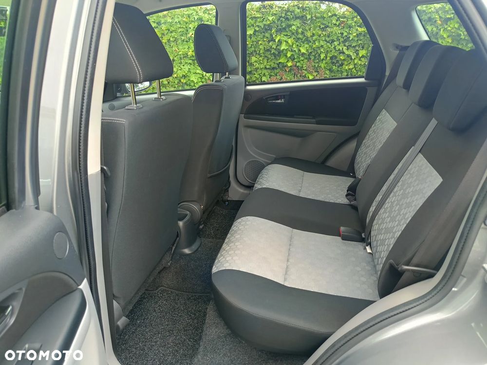 Suzuki SX4 1.6 Comfort Plus - 10