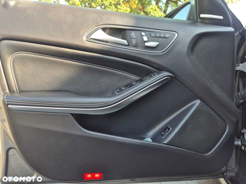 Mercedes-Benz GLA 250 4-Matic Urban - 25