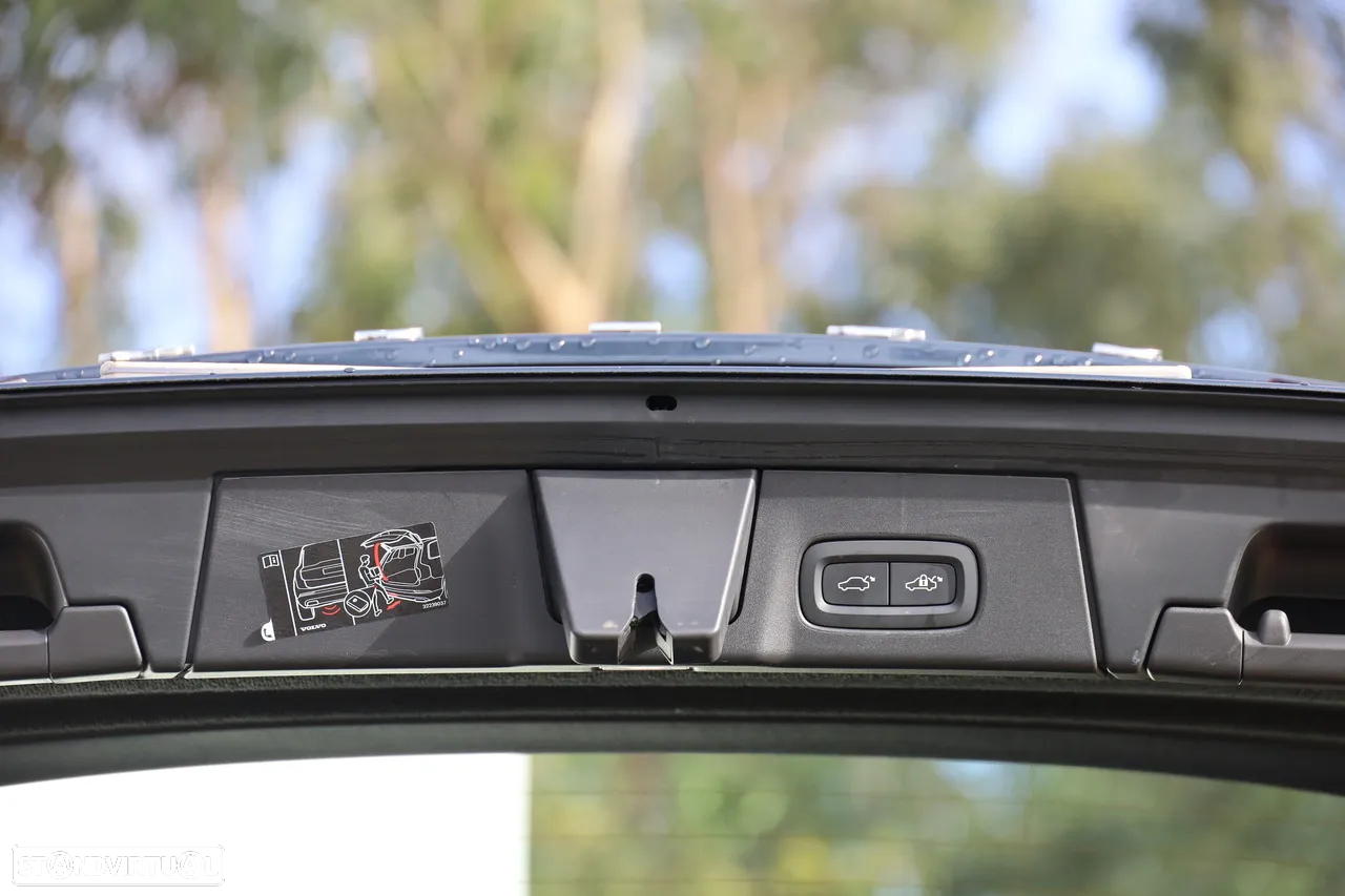Volvo V90 2.0 B4 Momentum Plus Geartronic - 4