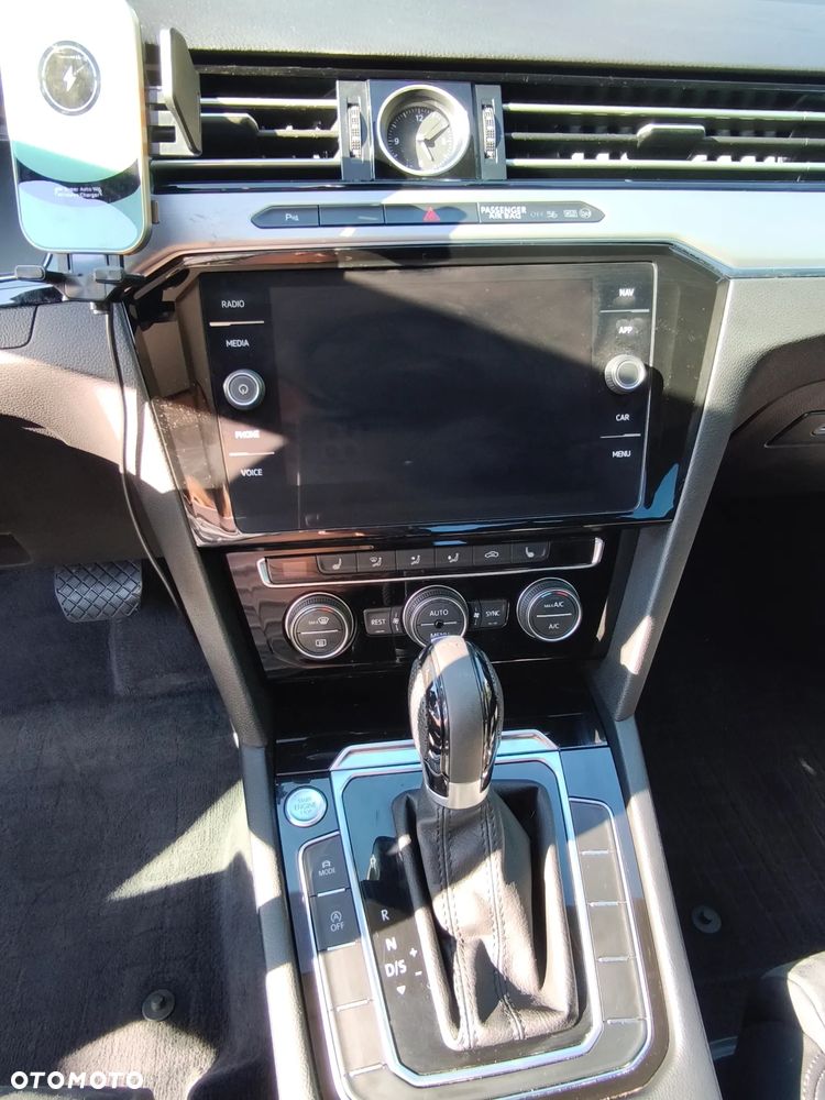 Volkswagen Passat - 12
