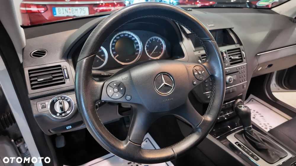 Mercedes-Benz Klasa C 180 T Kompressor Automatik - 25