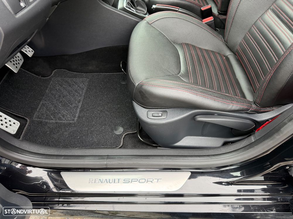Renault Clio TCe 220 EDC R.S. Trophy - 25