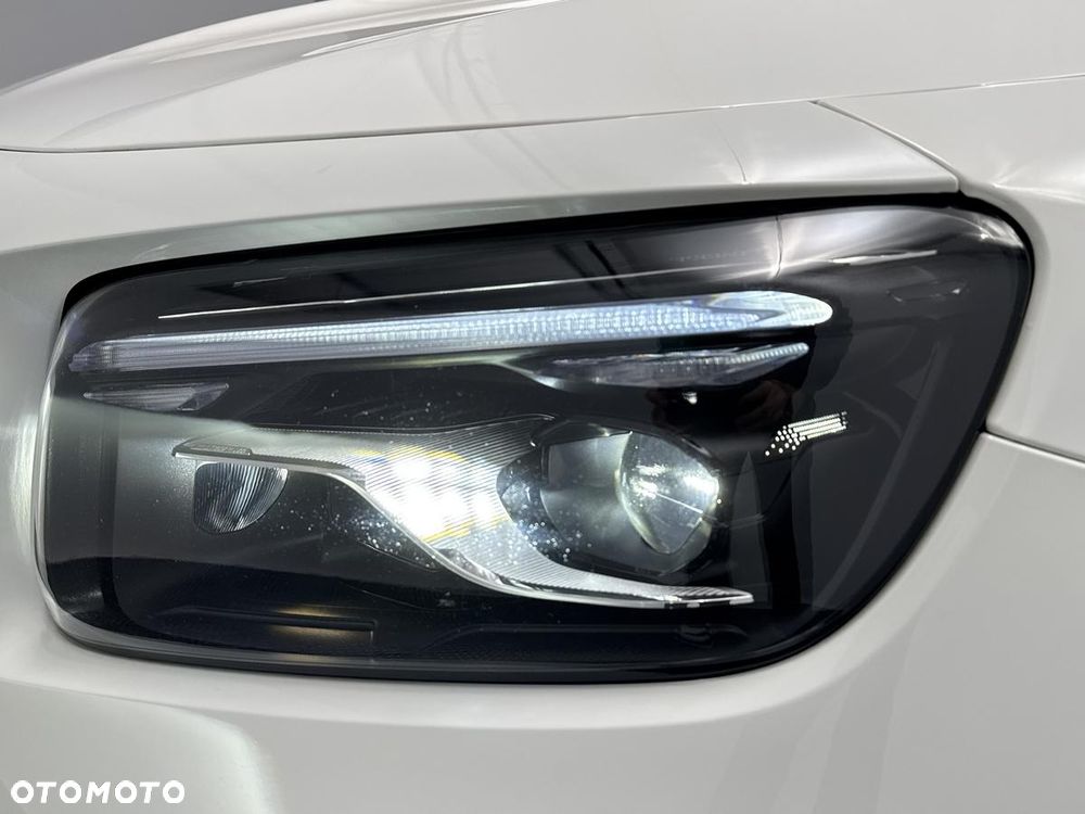 Mercedes-Benz GLB 200 d 4-Matic AMG Line 8G-DCT - 25