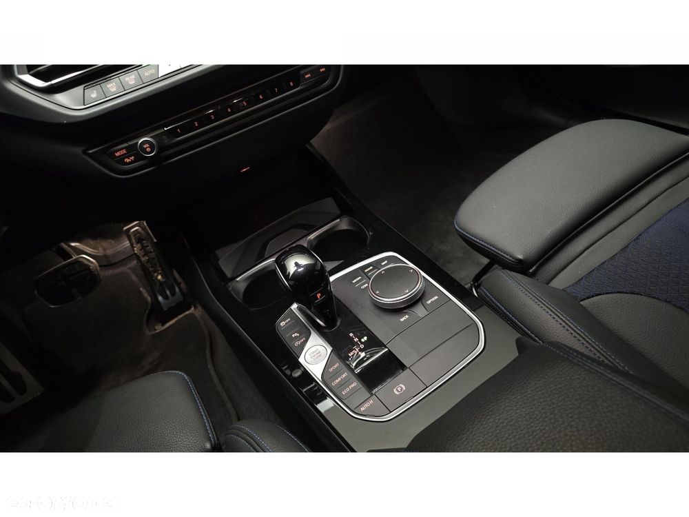 BMW Seria 1 118i - 22