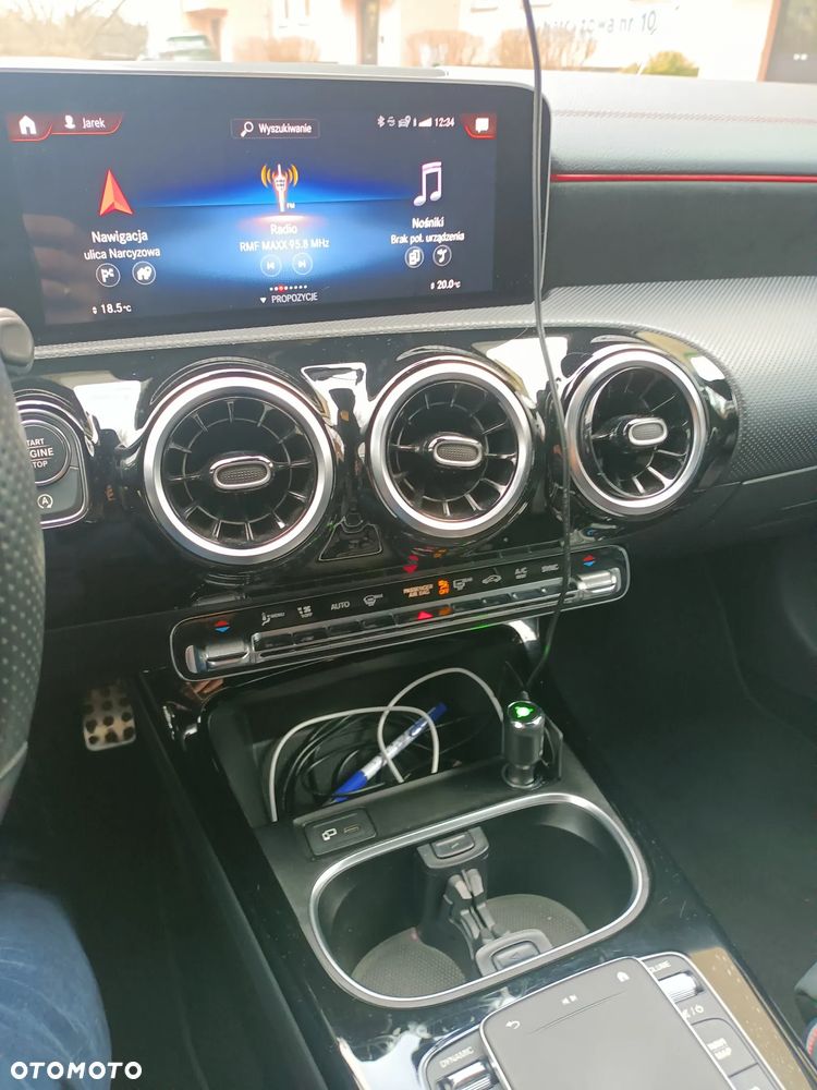 Mercedes-Benz CLA 200 7G-DCT AMG Line - 5