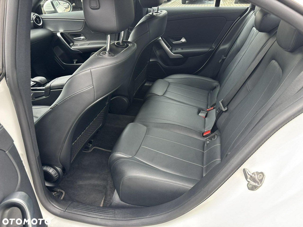 Mercedes-Benz CLA - 12