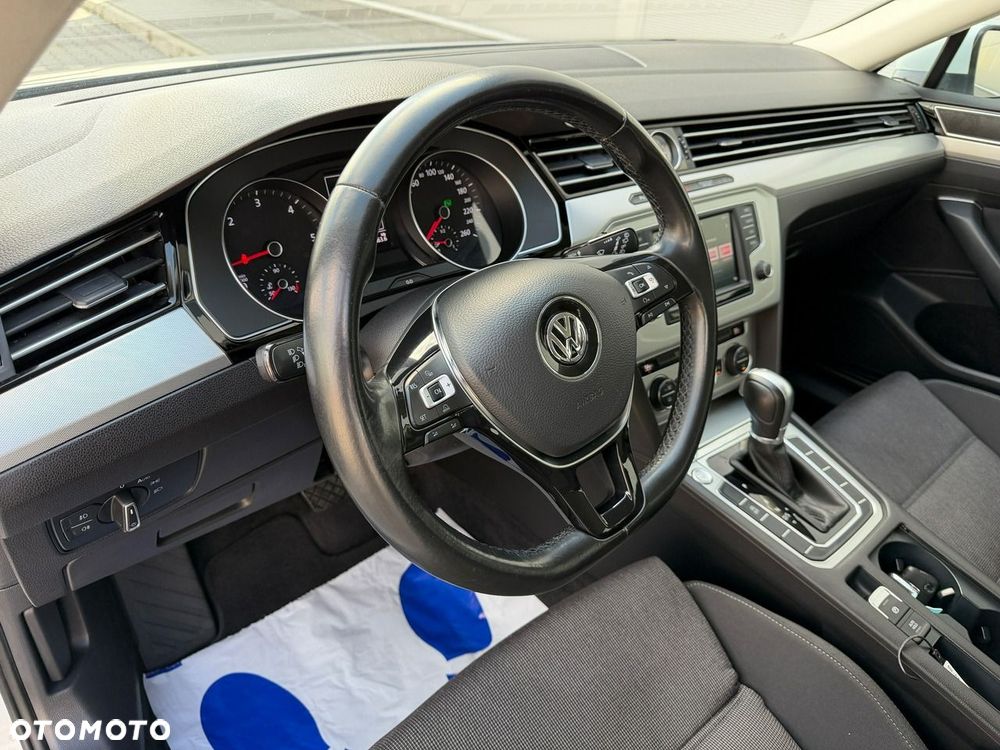 Volkswagen Passat - 19