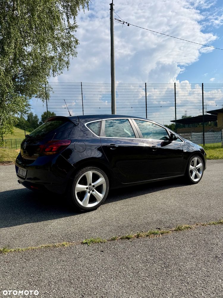 Opel Astra 1.6 Turbo - 9
