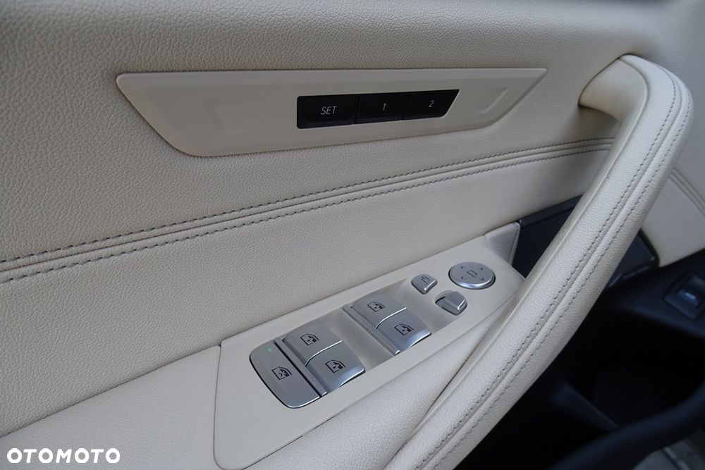 BMW Seria 5 530i Sport Line - 16