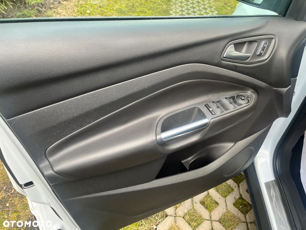 Ford Kuga 2.0 TDCi 4x4 Titanium - 16