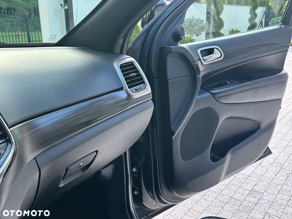 Jeep Grand Cherokee - 25