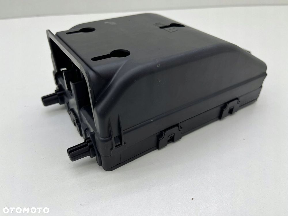 VOLVO V90 S90 SKRZYNKA BEZPIECZNIKÓW 32142591 31682732 - 8