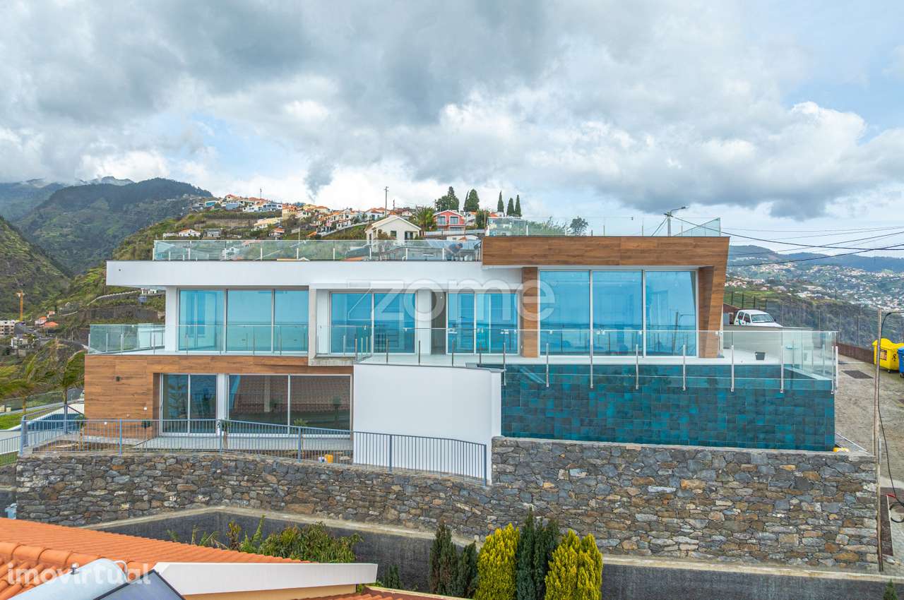 Moradia unifamiliar T3, com vista sobre o mar e sobre a vila da Ponta - Grande imagem: 2/53