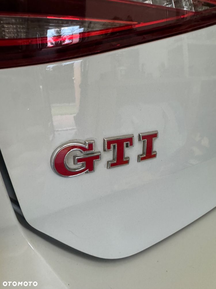 Volkswagen Golf - 16