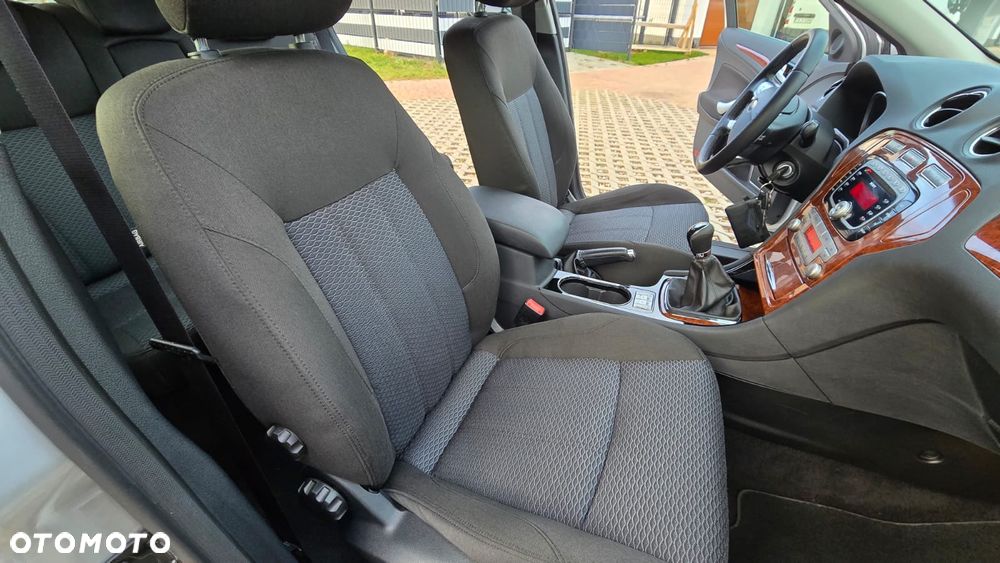 Ford Mondeo 2.0 Ghia X100 / X - 15