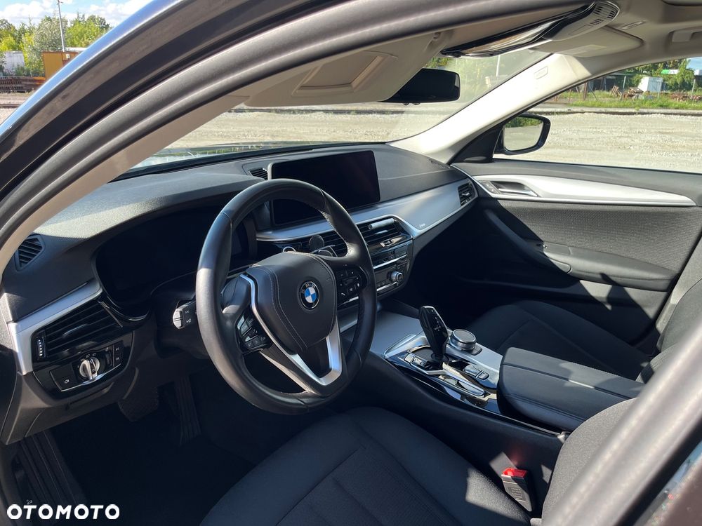 BMW Seria 5 520d xDrive - 27