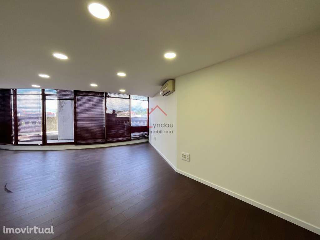 Escritório Centro de Braga - Grande imagem: 2/27