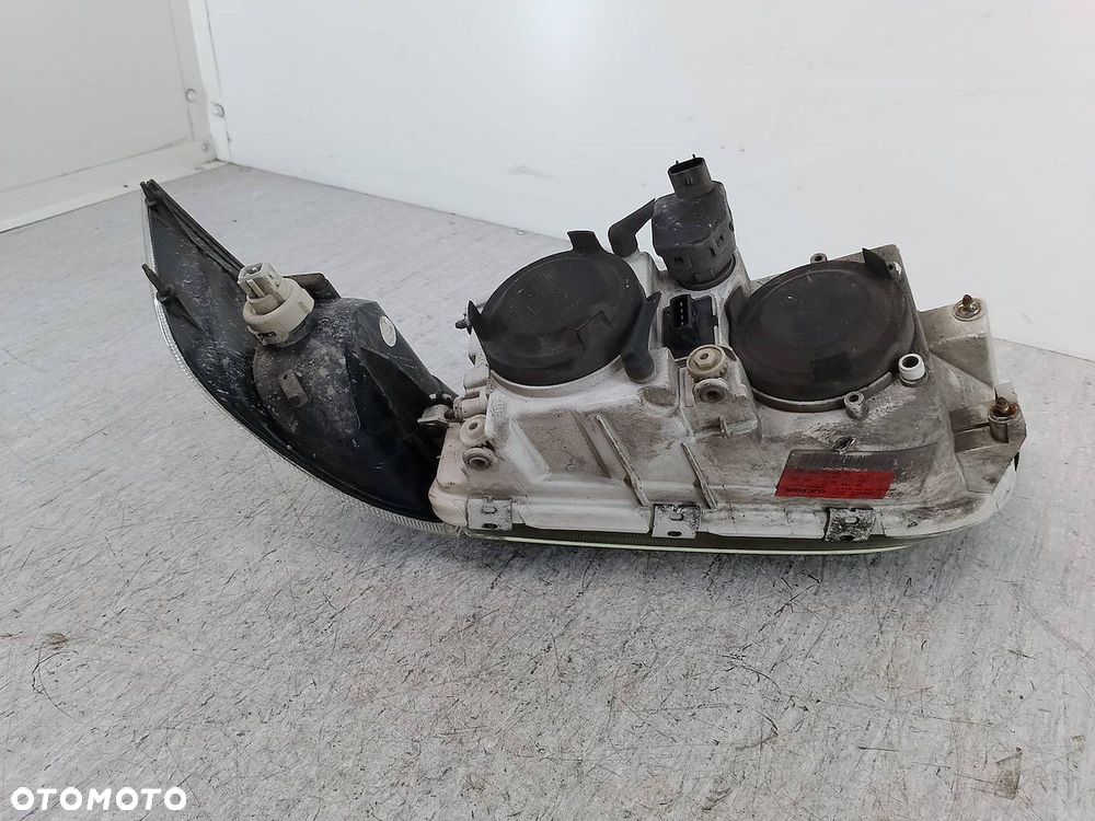 LAMPA PRZÓD PRAWA VOLVO V40 ( 95-04 ) 1AG247002-02  30899879 - 3