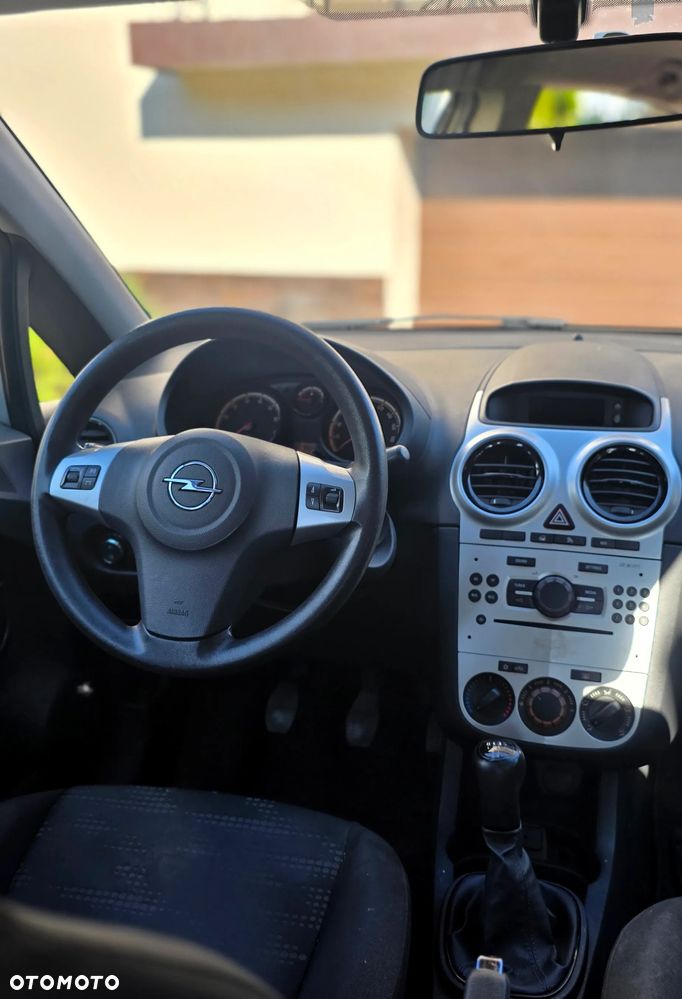 Opel Corsa 1.2 16V Essentia - 9