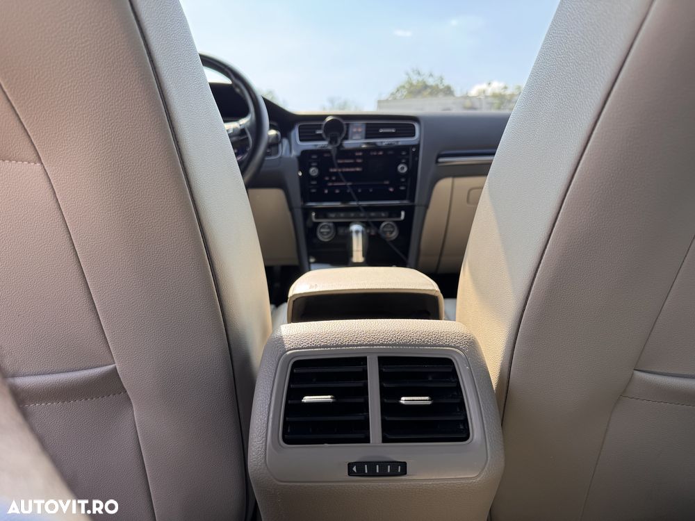 Volkswagen Golf - 32